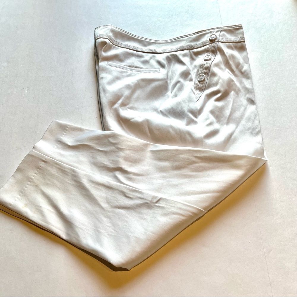 Zac & Rachel Women's White Capris Size 12 Button detail
